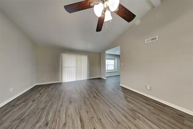 Foto del edificio - 635 Stonewall Dr