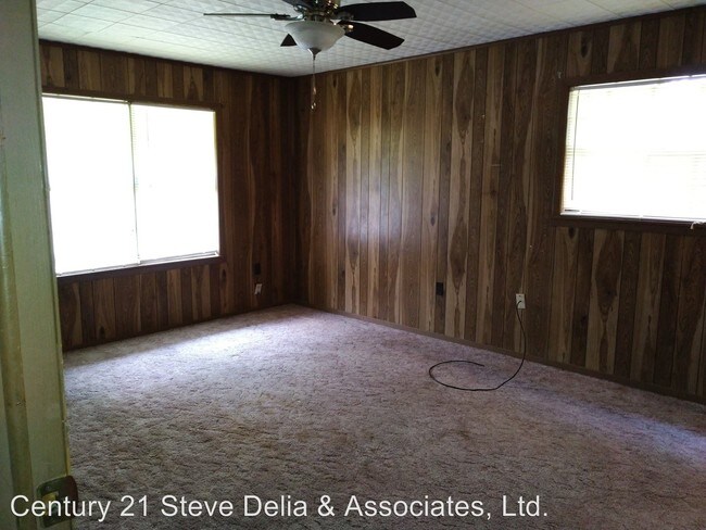 Building Photo - 4 br, 2 bath House - 1720 N. Pine St.