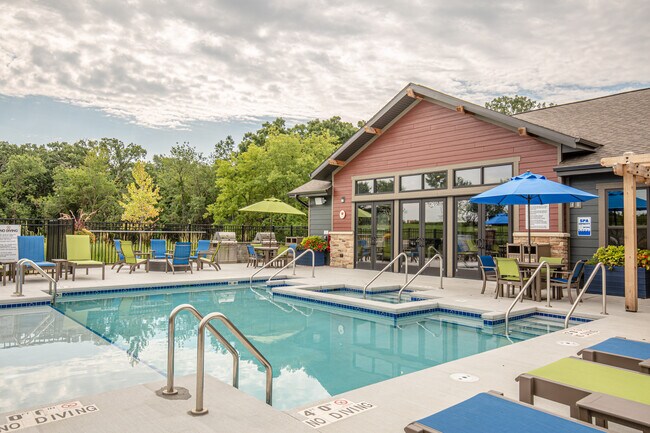Casa club y piscina - Hidden Creek 1 Residences