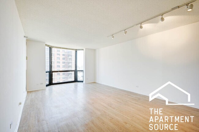 Building Photo - 1111 N Dearborn St