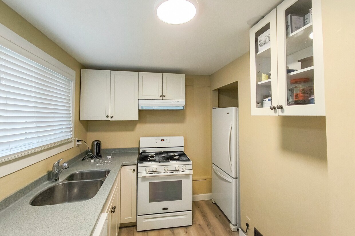 7526 140 St, Surrey, BC V3W 5J8 House for Rent in Surrey, BC