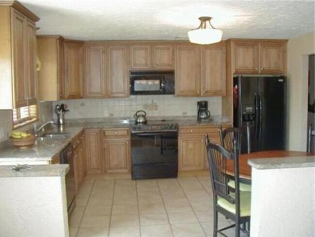 Building Photo - 6 Glover Dr