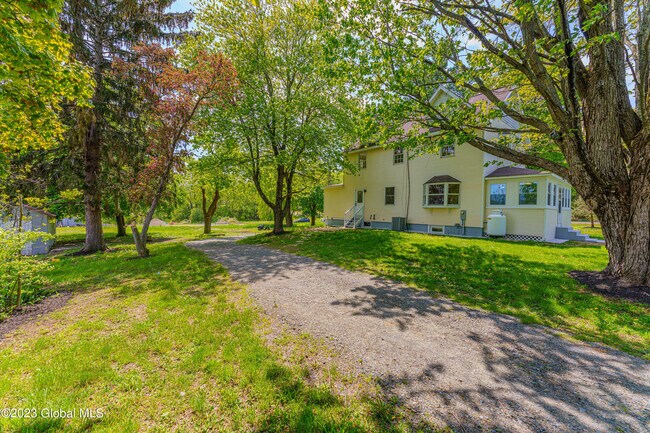 Building Photo - 394 Moonlawn Rd