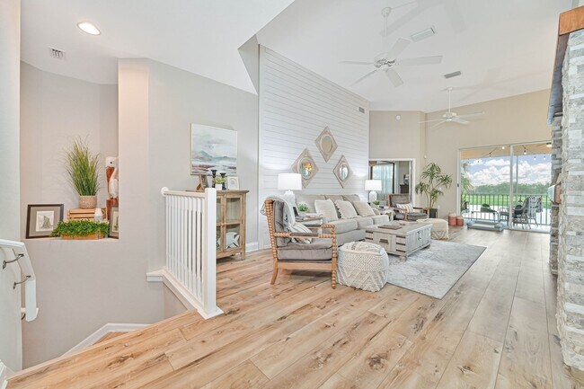 Foto del edificio - Luxury 3/2 Coach Home W/Lake Views in Crow...