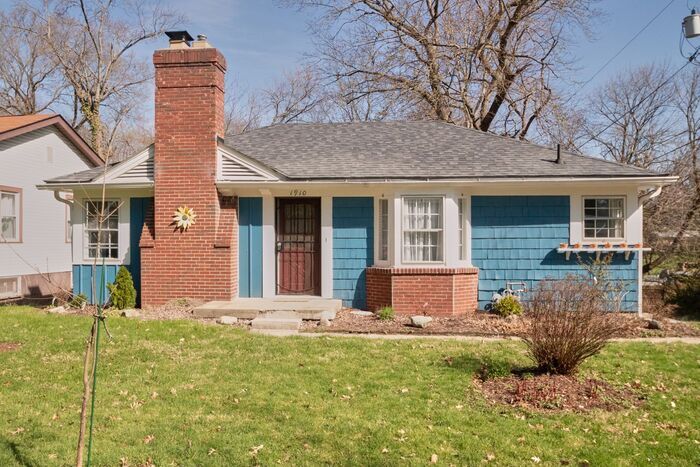 Primary Photo - Adorable Bungalow