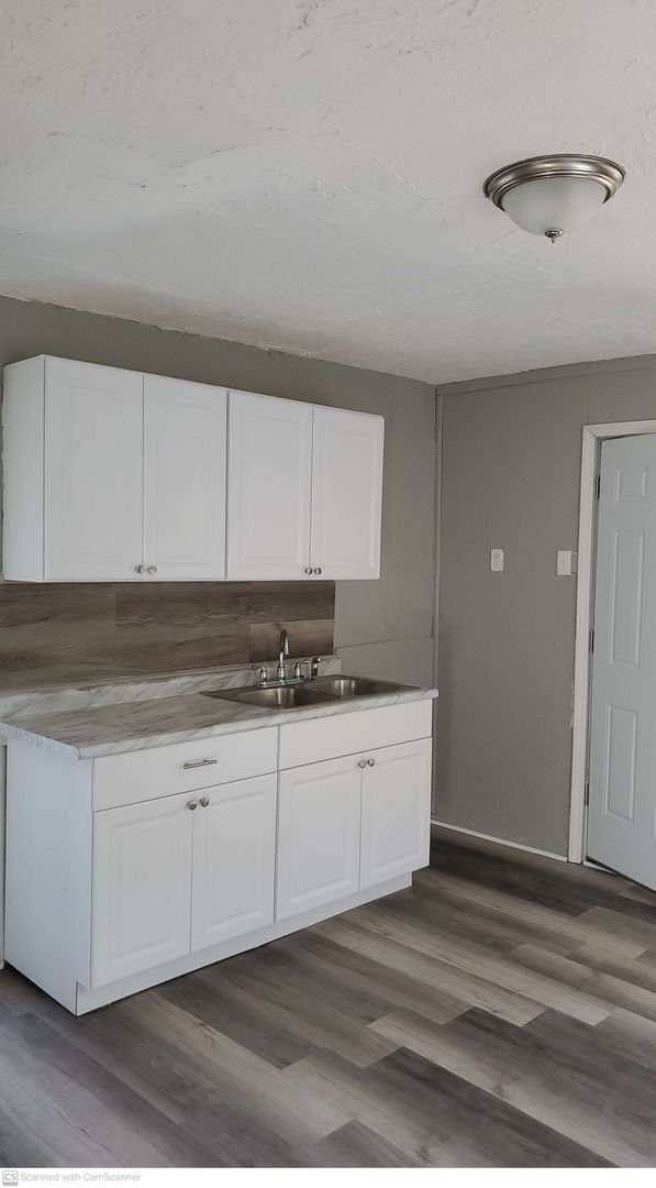 Foto del edificio - 812 Huffman Ave