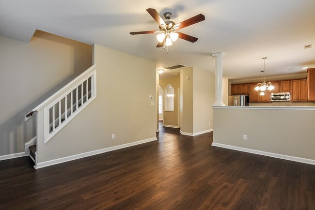 Foto del edificio - 4049 Laurel Glen Dr