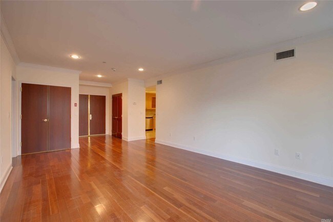 Foto del edificio - 171 Great Neck Rd