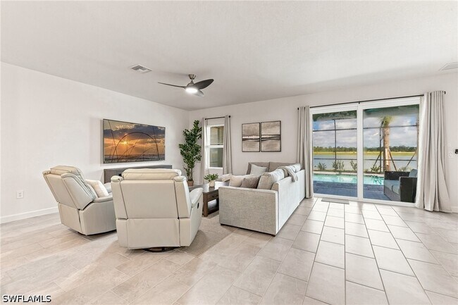 Foto del edificio - 14711 Bluewater Rd