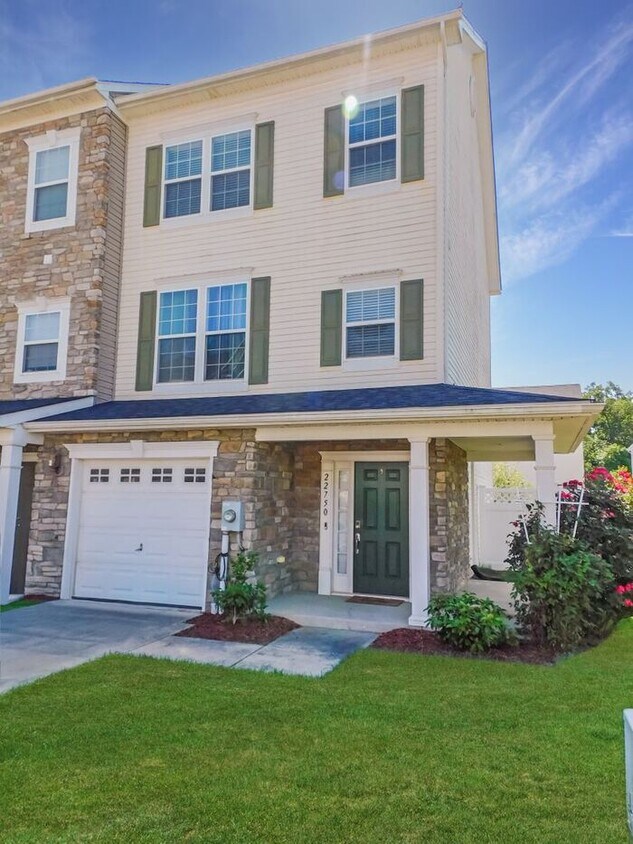 Foto principal - 22750 Bayside Way