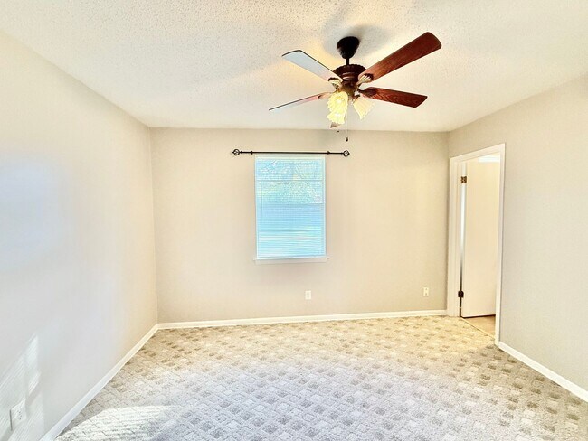 Building Photo - Spacious 3-Bedroom Home