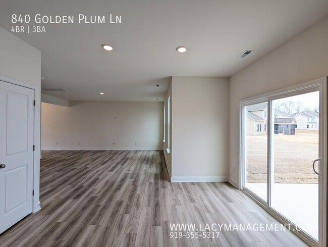 Foto del edificio - 840 Golden Plum Ln