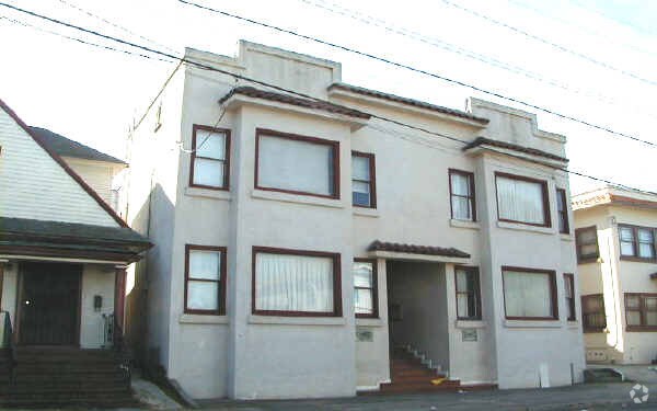 Primary Photo - Creighton Apartments