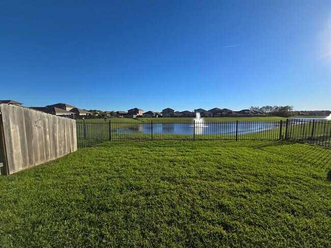 Foto del edificio - 16790 Lonely Pines Dr