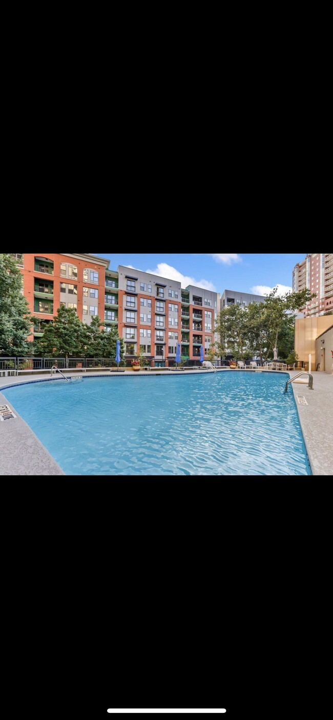 Building Photo - 3481 Lakeside Dr NE