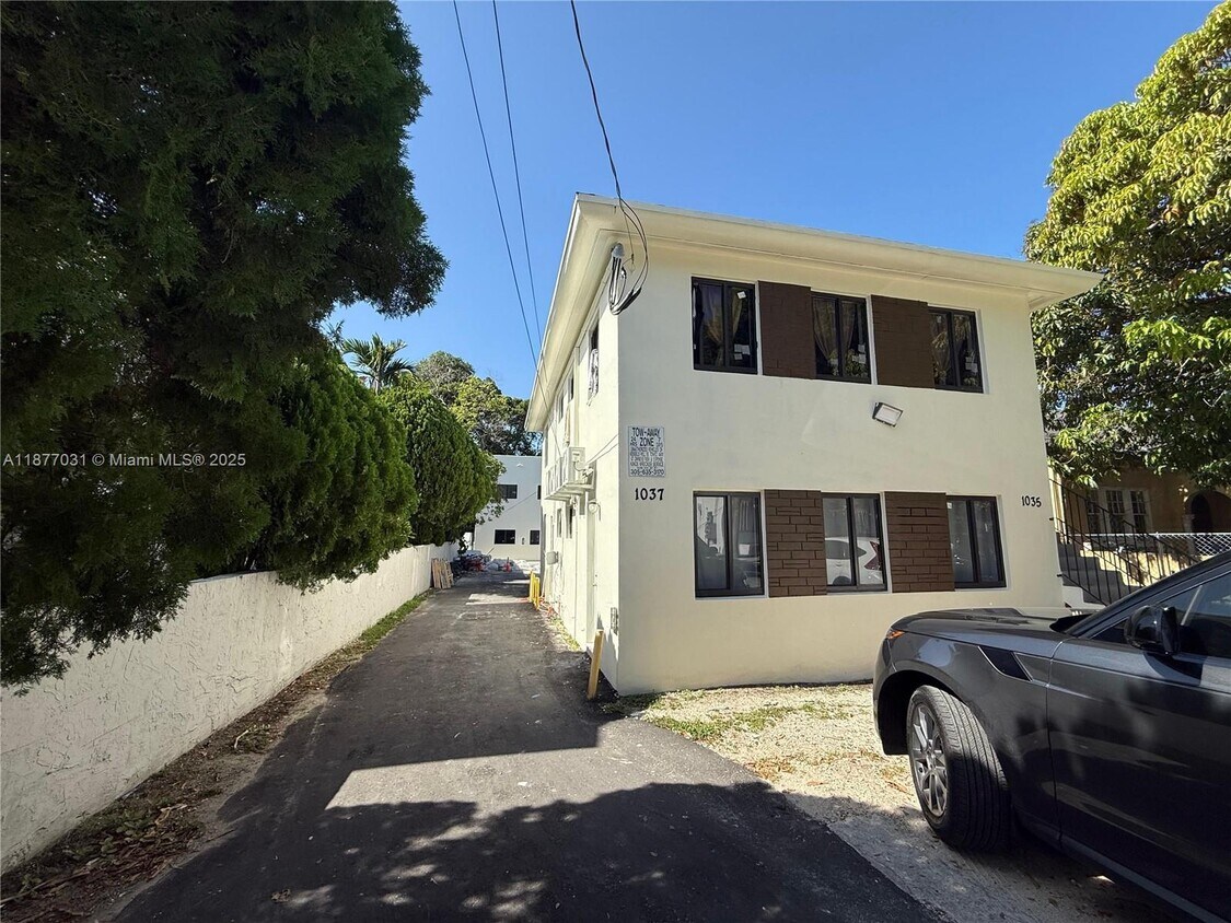 Foto principal - 1035 SW 4th St