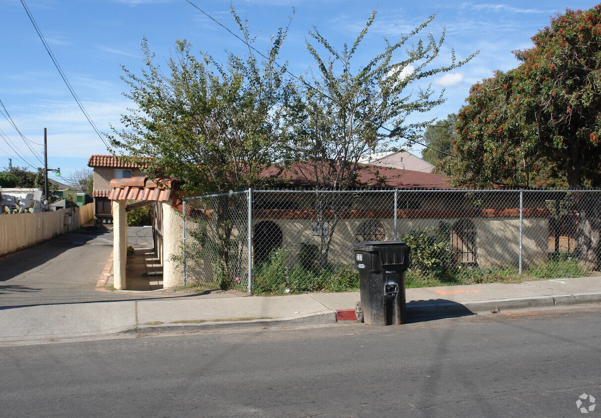 Primary Photo - 233-237 Cottonwood Rd