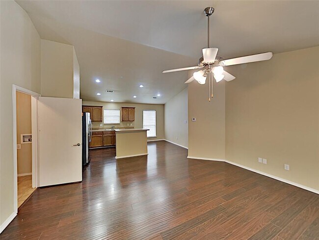 Building Photo - 1145 Boxwood Dr