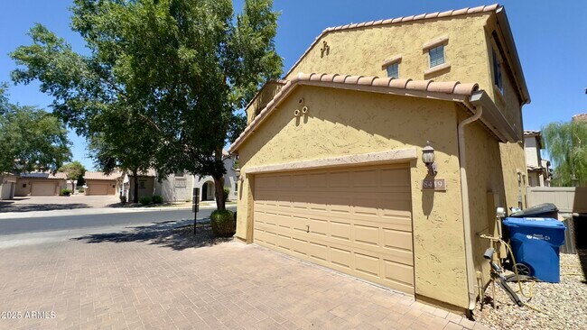 Foto del edificio - 8419 W Vernon Ave