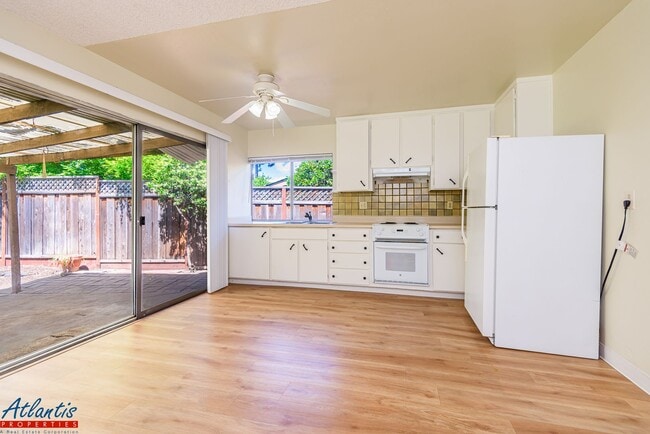 Foto del edificio - Lovely Cul-De-Sac Home | New Flooring & Paint
