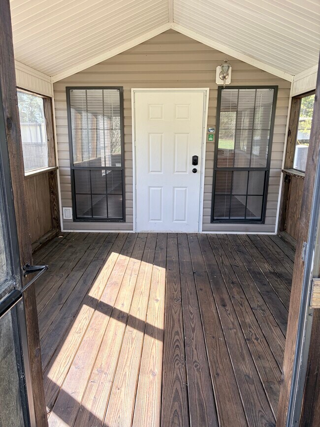 Foto del edificio - 2072 S Jefferson St