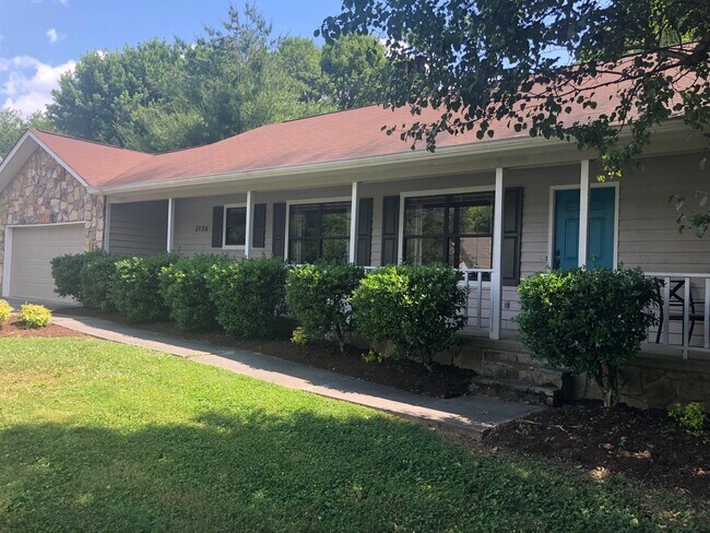 Building Photo - Spacious 3BR 2BA One-level West Knox