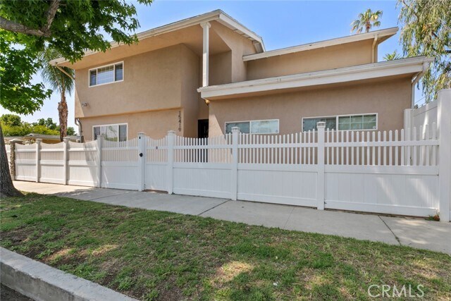 Foto principal - 15419 Valerio St