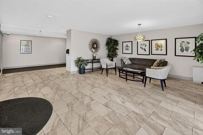 Building Photo - 7400 Lakeview Dr