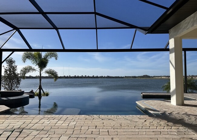 Foto del edificio - 597 Maraviya Blvd