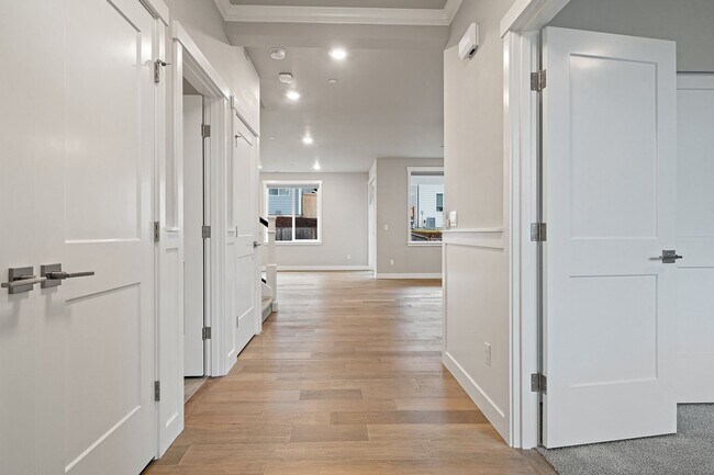 Building Photo - Stunning 4-Bedroom Home in Bremerton