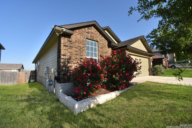 Building Photo - 3-BEDROOM SINGLE STORY HOME IN KENDALL BRO...