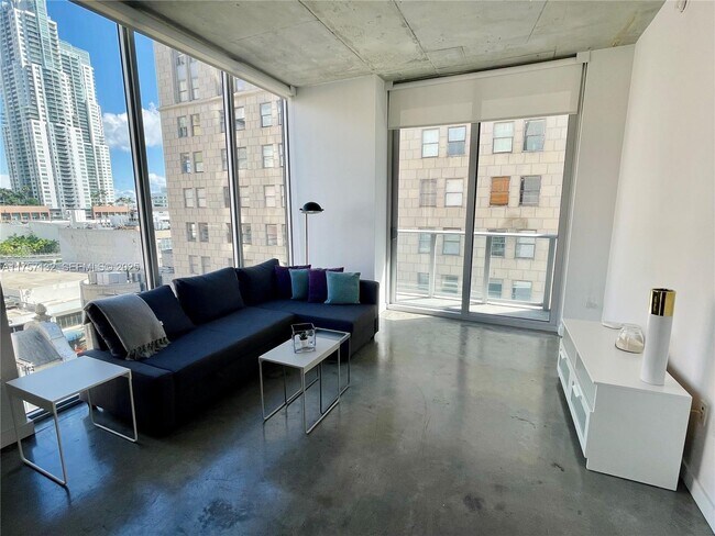 Foto del edificio - 151 SE 1st St