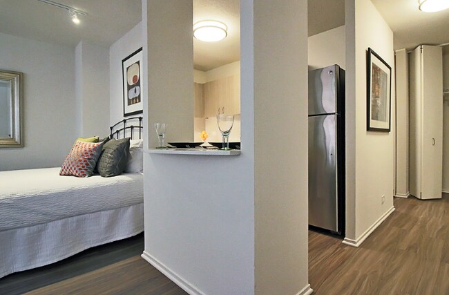 Photo - 1127 N Dearborn St Apartment