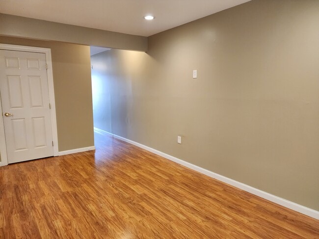 Building Photo - 110 Village Grn