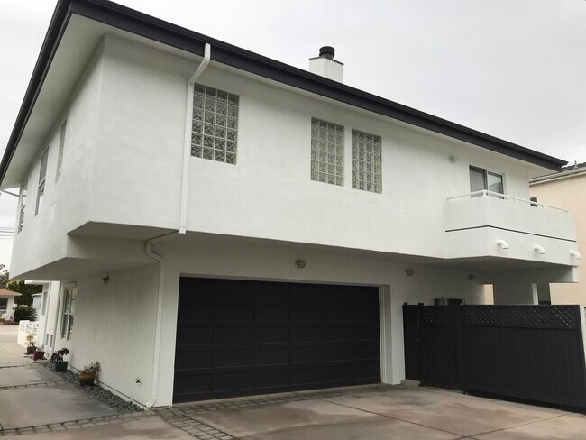 Rear/garage, backyard fence and patio + master bedroom balcony - 2108A Ernest Ave