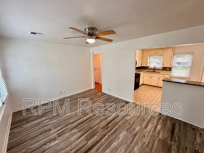 Foto del edificio - 6714 NW 27th St