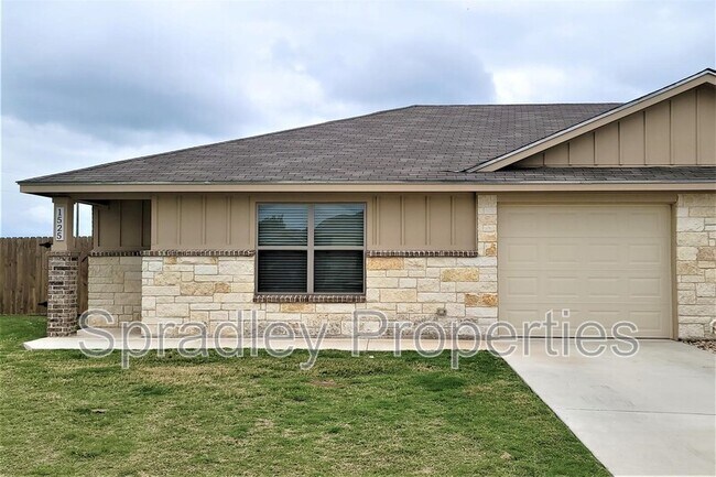 Building Photo - 1525 Kal Ct