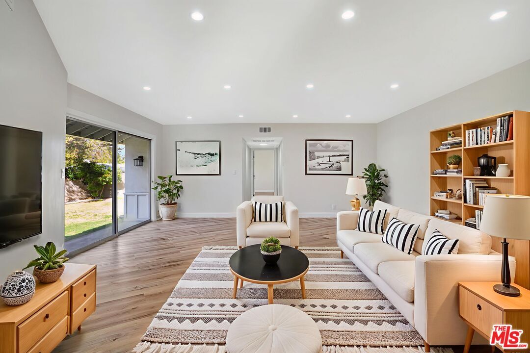 Foto principal - 23153 Gonzales Dr