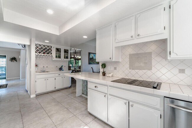 Foto del edificio - 49 Santo Domingo Dr