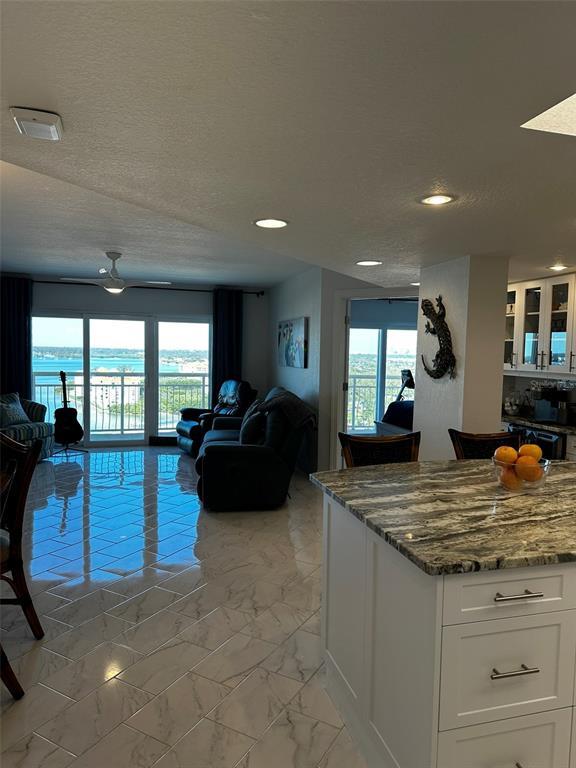 Foto del edificio - 4900 Brittany Dr S