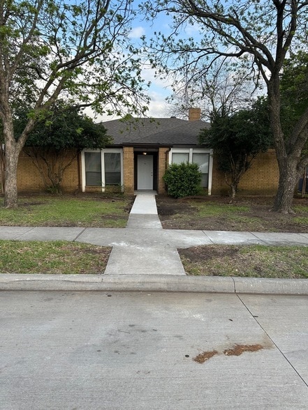 Building Photo - 718 Maple Glen Dr