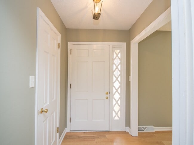 Building Photo - Beautiful Home in Athens City near Buc-ees!
