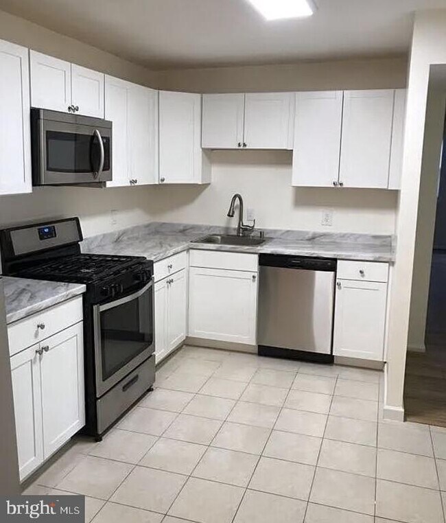 Foto del edificio - 884 Quince Orchard Blvd