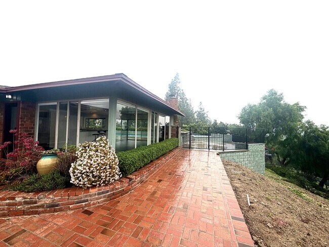 Foto del edificio - Stunning 3 Bedroom, 2 Baths San Dimas Home with Pool, Spa & Panoramic Hilltop Views