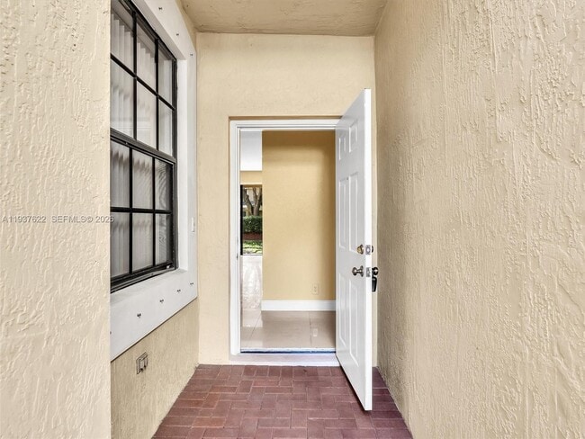 Building Photo - 3878 Tree Top Dr