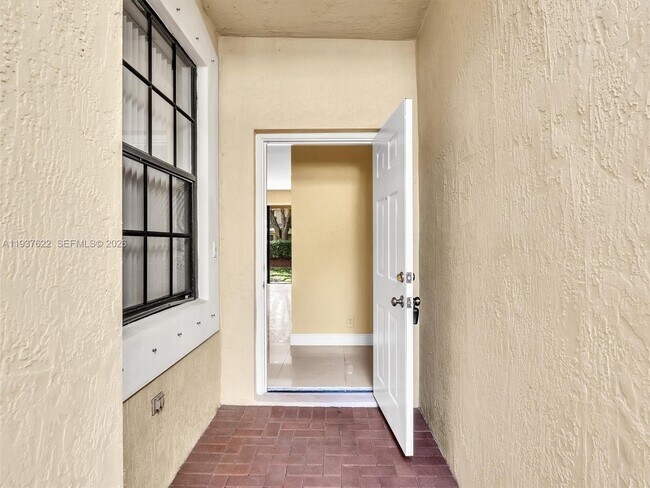 Foto del edificio - 3878 Tree Top Dr