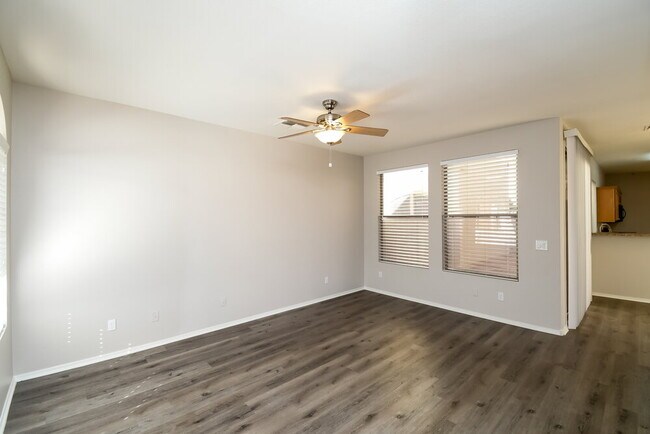 Foto del edificio - 9042 E Garnet Ave