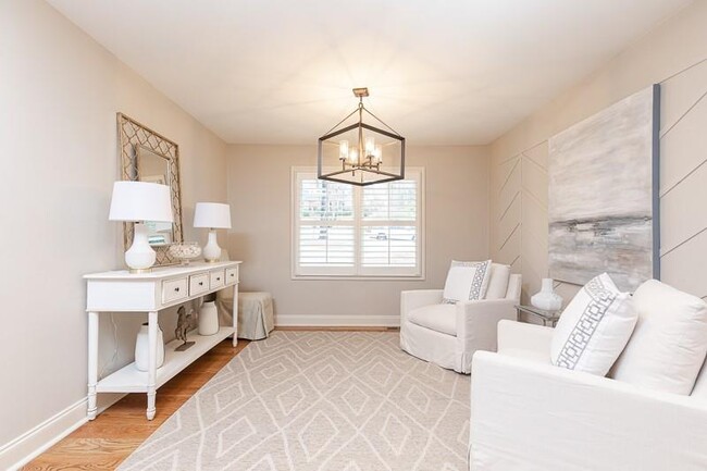 Foto del edificio - 540 Chateaugay Ln NE