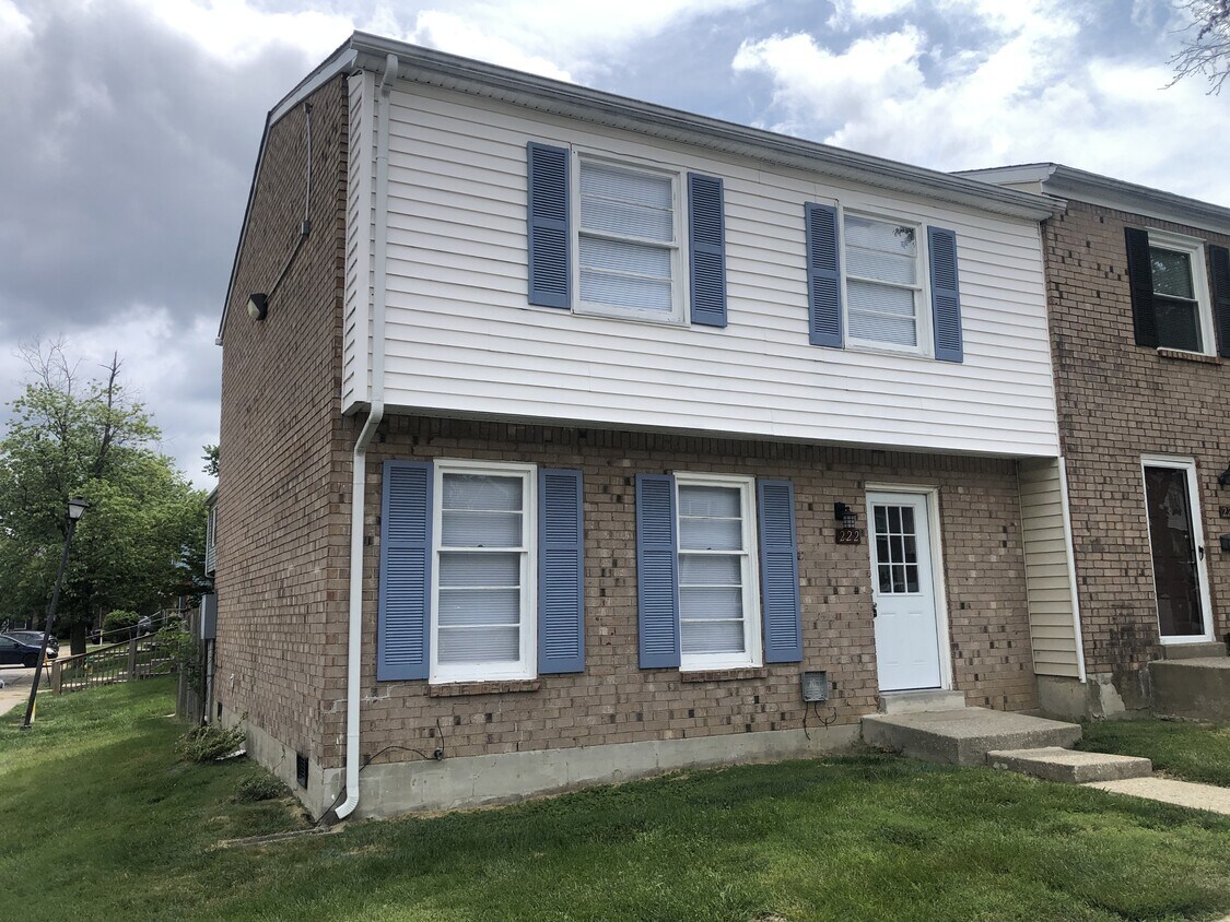 Foto principal - 222 Hedgewood Ct
