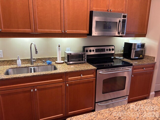 Foto del edificio - 4620 Piedmont Row Dr